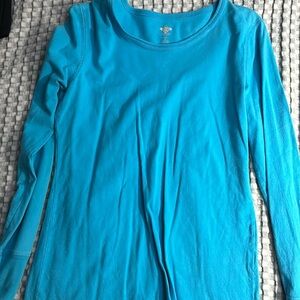 Teal med couture under shirt